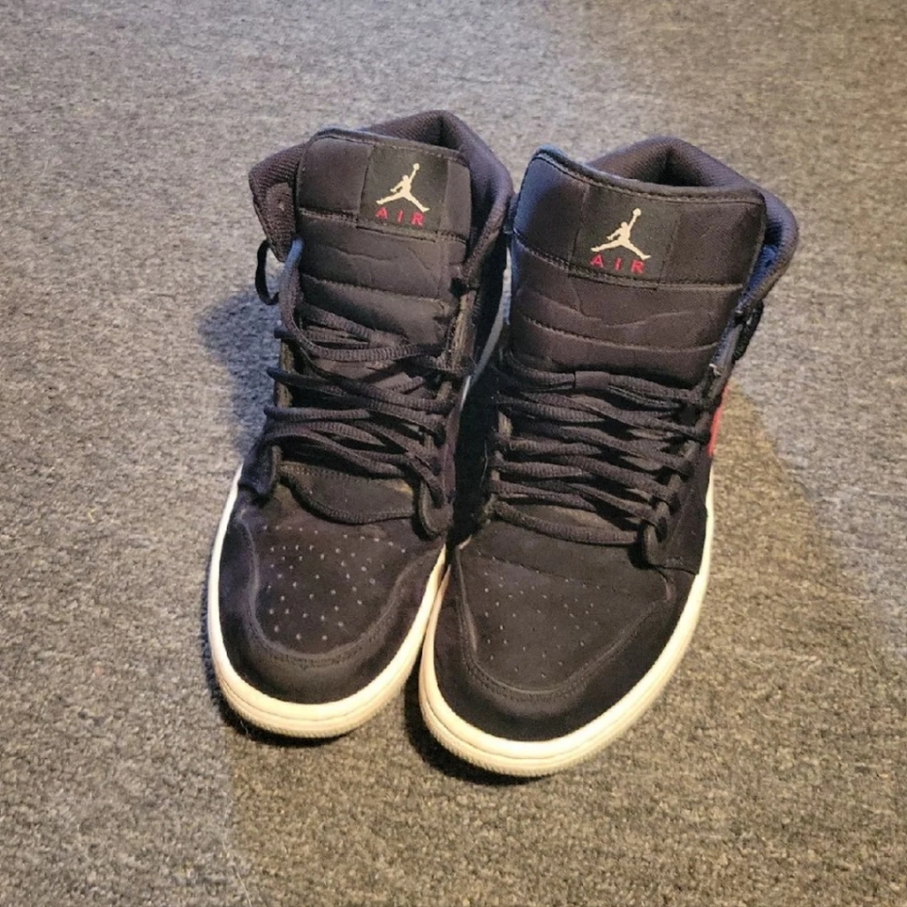 Air Jordan mid one's